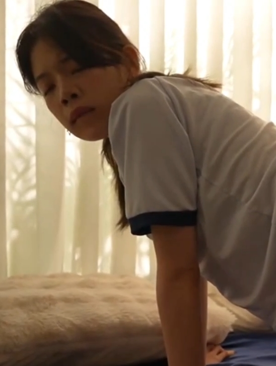 已经引起了很多人的好奇和关注。如果你对Mia的这段特殊表现感兴趣，不妨前往百度盘观看和下载这个视频吧！