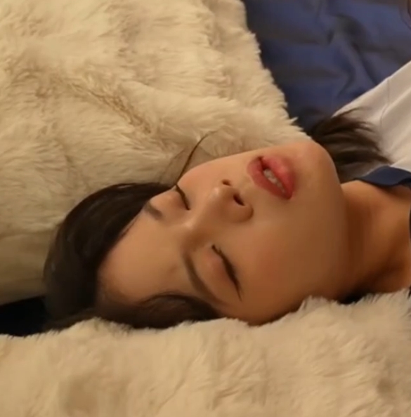 已经引起了很多人的好奇和关注。如果你对Mia的这段特殊表现感兴趣，不妨前往百度盘观看和下载这个视频吧！