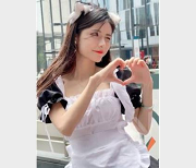 抖音女神小雨：个人秀短视频精选，空姐、教师、大学生，丝袜时尚服装，388个视频总共5.8G！