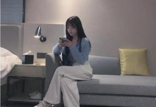 《兰兰鹿鹿精选视频集》：虎牙超人气宅男网红，yuanjiao门事件绝版合集，正片抖音精选，7V2.5G内容震撼上贤妗