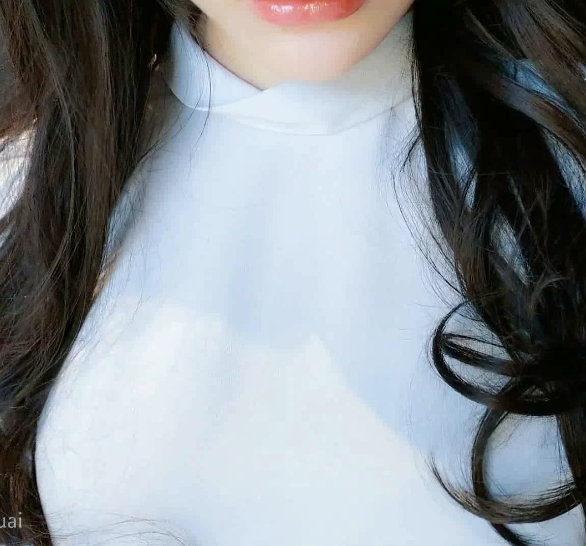 独具风采娜美在网吧展现超凡游戏技巧,2v1.63g百度云游戏视频惊艳全场