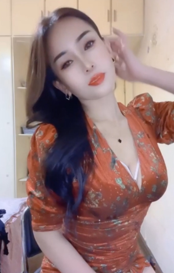 琴姐尺度私拍+福利热舞丝足诱惑合集，3.05G超长视频103V，爽嗨沉沦