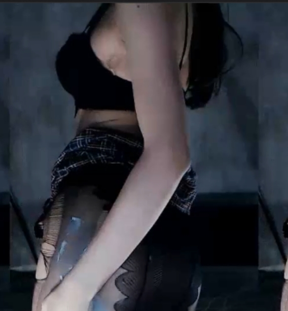 虎牙小虾虾：两弹6v936m，收藏21，百度搜索高达115