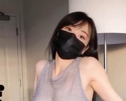 Y娃小水水T视装实战经验11分29秒视频，美中不足男主C