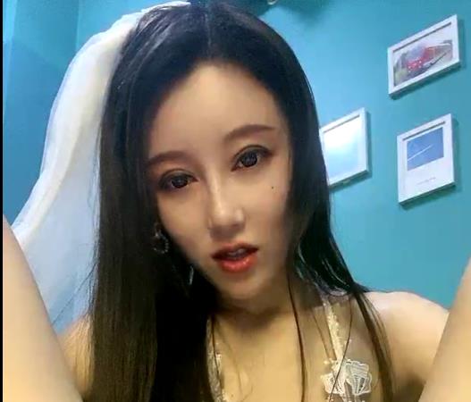 初瑞雪的婚纱道具秀:顶级直播3V,1.4G视频下载观看