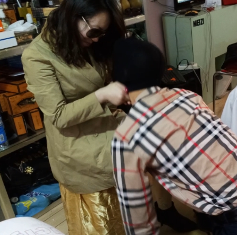 冰城玫姿爱足踩系列：81部视频合集，总大小82.9G，老资源珍藏，百度搜索ED2K链接，足艺魅力无限