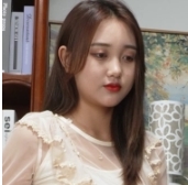 大学生展示39码大脚丫,引发网友热议