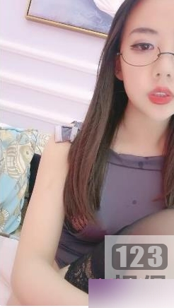 中国狐狸精眼镜妹：白丝黑丝大长腿视频合集