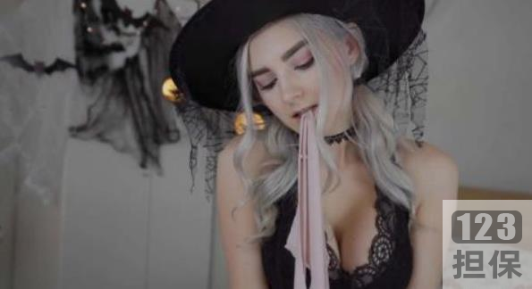 欧美网红AvrilxLust火辣视频合集：萌妹子性感大长腿翘臀