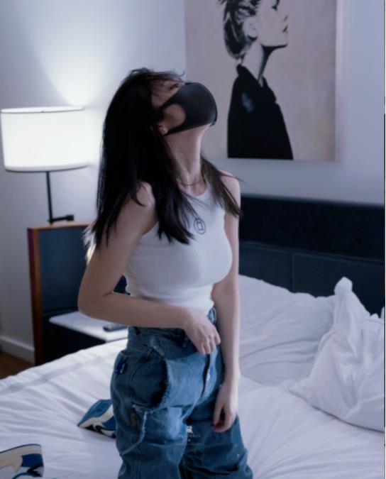 玩偶姐姐OF私拍合集：完美身材魅惑风，顶流老网红hongkongdoll