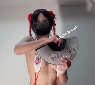 推特付费舞蹈秀yum_707新年特辑1V1.3G，口罩舞蹈，时长15分钟