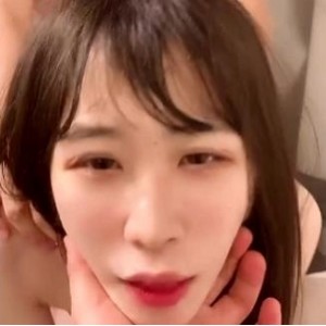 热门情侣夏美酱自拍视频43V1.1G，火爆国人粉丝