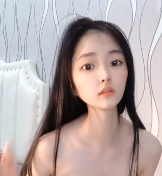 福利姬芋喵喵露脸视频合集，54部精彩视频，17.6GB大容量，11月最新去重收藏，热度破601！