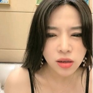 大罩杯美腿主播艺术小雅最新合集58V10.2G，精彩直播收藏