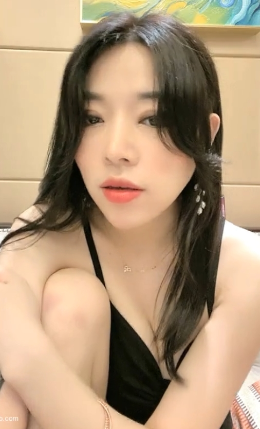 大罩杯美腿主播艺术小雅最新合集58V10.2G，精彩直播收藏