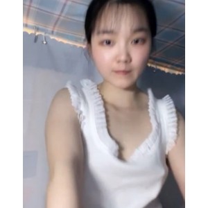 在校快手大胆学妹宿舍表演合集10V19G，背对展示流血洗澡