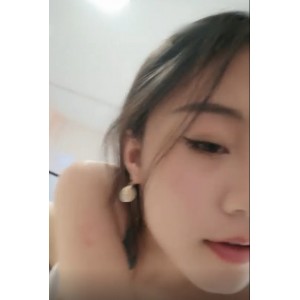 大学生交友妹免费合集1V1.2G，讲述教室最后一排被摸经历