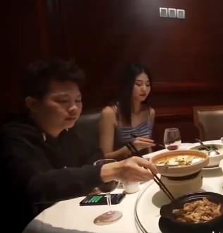 快手自拍大制作堕落人Q四部合集4V1.8G，超万人好评，精彩不容错过！