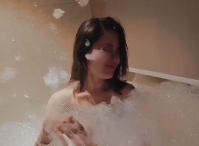 香港自拍达人Acupbaby资源合集174V7.4G，户外多人互动