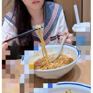 小表妹王琳户外劲爆互动合集10V1.59G湿身诱惑