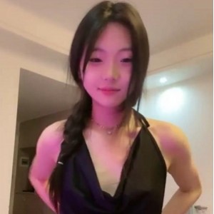 狂热粉丝们纷纷点赞，直呼“段宏楠，你太棒了！”这段火爆资源总时长1:39分，让你趁着爸爸妈妈不在家，感受福利姬的魅力！