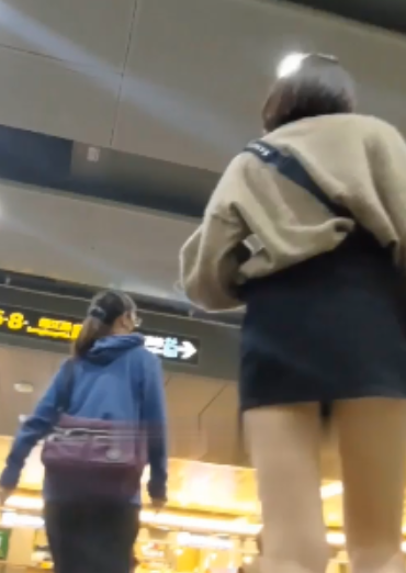 推特美眉底裤合集1+1太滑了