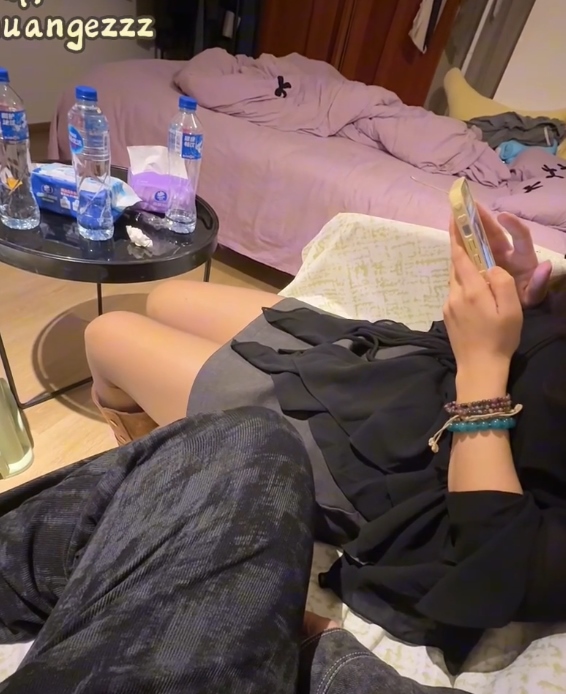 艺术生大黄鹅独居视频2部241MB优质珍藏