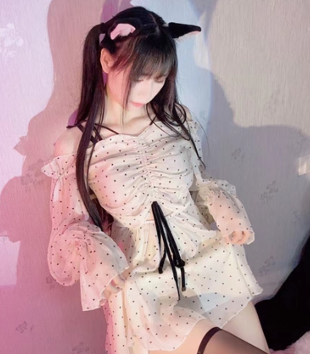 草莓粥粥舰长福利作品+视频94V2862P2G超值珍藏