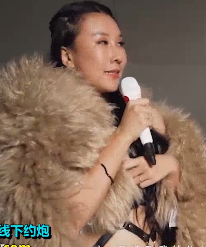 凌薇14部清纯视频合集8.77G推特展示